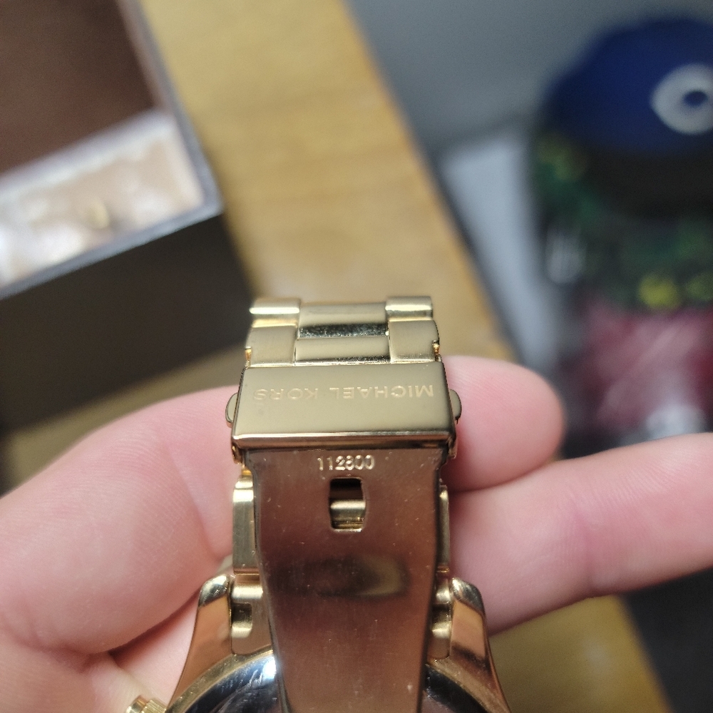 Michael Kors Layton Chronograph Black Dial Gold. Comes with box & extra links - Picture 2 of 7